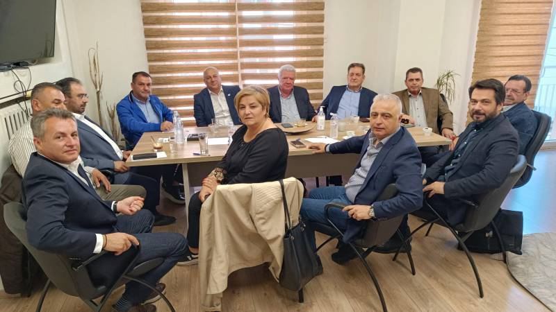 Σύσκεψη στη Βέροια για την Αντιμετώπιση της Παραμόρφωσης των Πυρηνοκάρπων – Συντονισμένες Ενέργειες και Προτάσεις για Αναδιάρθρωση και Αποζημιώσεις