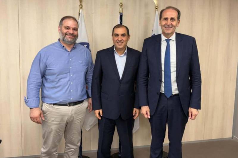 Συνάντηση του Δημάρχου Νάουσας με τον Υφυπουργό Κλιματικής Κρίσης για κρίσιμα ζητήματα πολιτικής προστασίας