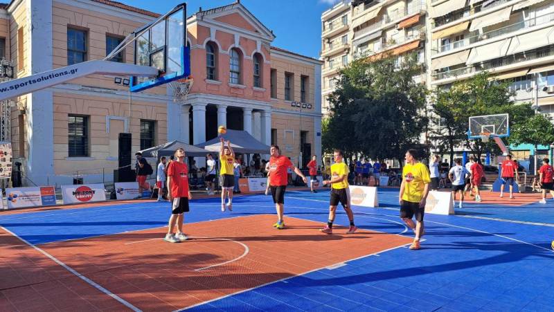 Η Πλατεία Ωρολογίου έγινε γήπεδο: Ζωντάνεψε το «Ρολόι» με το τουρνουά “3on3 Τολιόπουλος – Βέροια 2025”