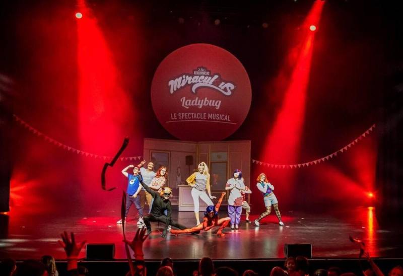 Η παράσταση «Miraculous: Ιστορίες των Ladybug & Cat Noir» στο θέατρο Άλσους της Βέροιας