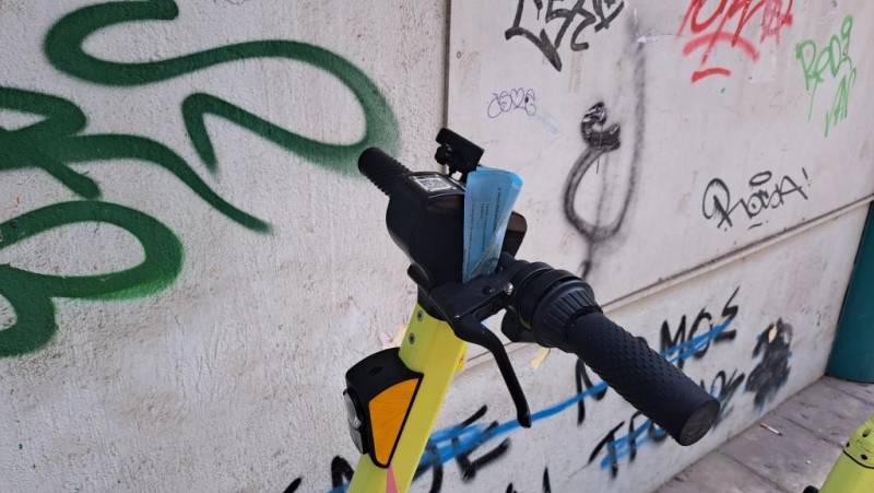 Κλήσεις από τη Δημοτική Αστυνομία Βέροιας σε πατίνια που εμπόδιζαν τη διέλευση πεζών