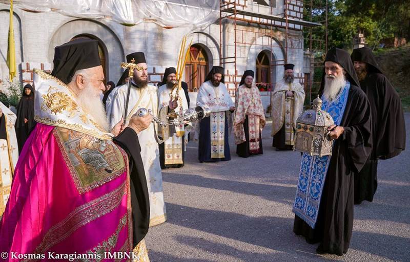 Υποδοχή της Τιμίας Κάρας του Αγίου Σιλουανού στην Μ. Παναγίας Δοβρά