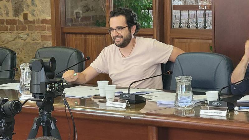 Δημοτικό Συμβούλιο Βέροιας: Ερωτήσεις Θεόφιλου Κορωνά και απαντήσεις για ποδήλατα, κολυμβητήριο και Βίλα Βικέλα