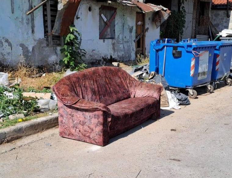 Βέροια: Ογκώδη σκουπίδια παντού – η νοοτροπία που ακυρώνει κάθε προσπάθεια καθαριότητας