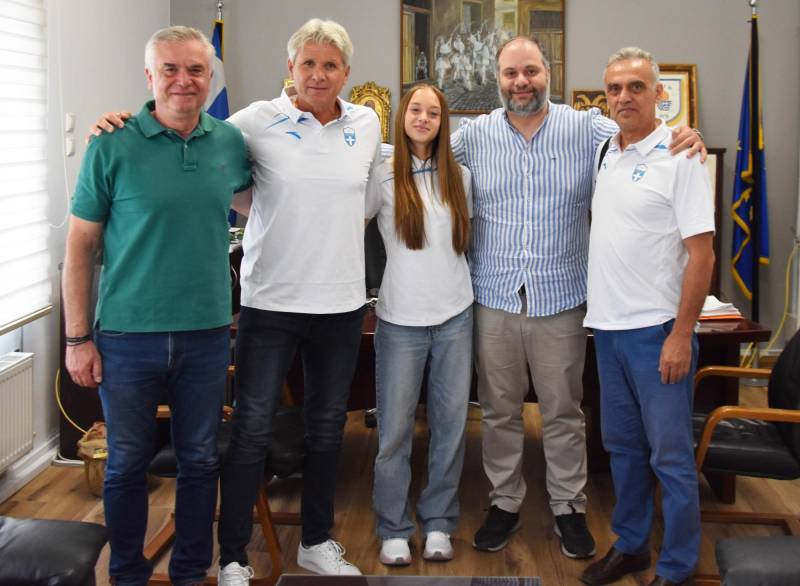Επίσκεψη της πρωταθλήτριας του άλματος σε ύψος Ζωής Καραλιοπούλου στον Δήμαρχο Νάουσας