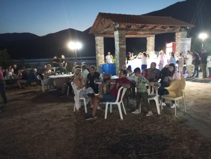 Μια νύχτα καλοκαιρινού ονείρου για τη νεολαία της ορεινής Μακεδονίδας το πάρτι στη Λίμνη Λογγά