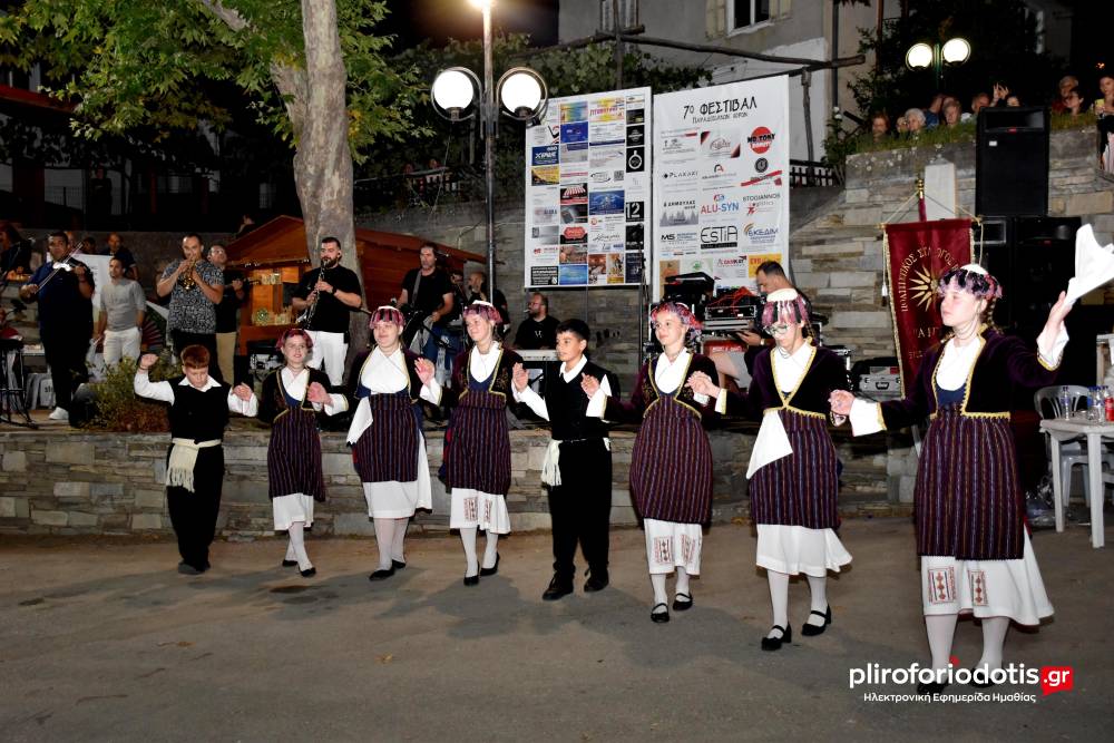 Ολοκληρώθηκε στην Φυτειά το τριήμερο Φεστιβάλ Παραδοσιακών Χορών του Δήμου Βέροιας – Παράδοση και γλέντι μέχρι αργά