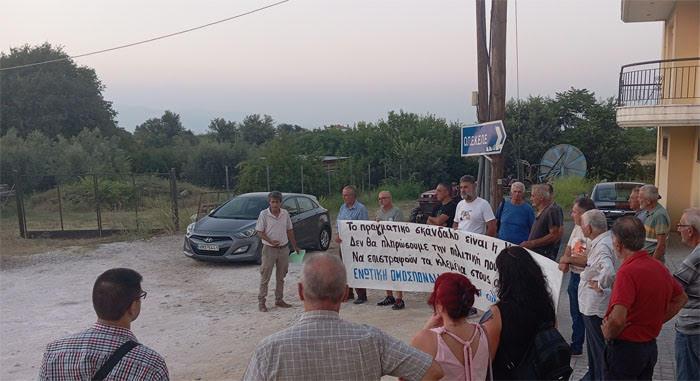 Βέροια: Διαμαρτυρία αγροτών έξω από τον ΟΠΕΚΕΠΕ