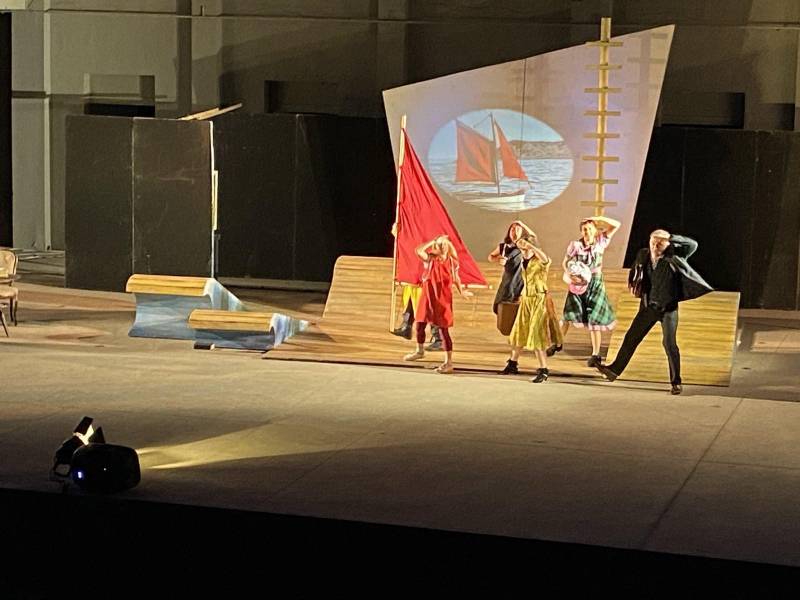 Το “Καπλάνι της Βιτρίνας” ζωντάνεψε στη Βέροια – Ένα θεατρικό ταξίδι μνήμης και ελευθερίας
