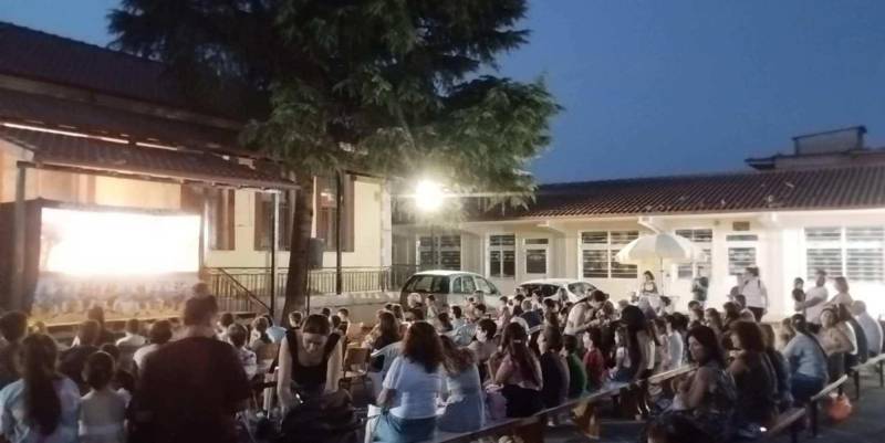 Με θερμή ανταπόκριση μικρών και μεγάλων οι παραστάσεις θεάτρου σκιών στη Μαρίνα και το Ζερβοχώρι