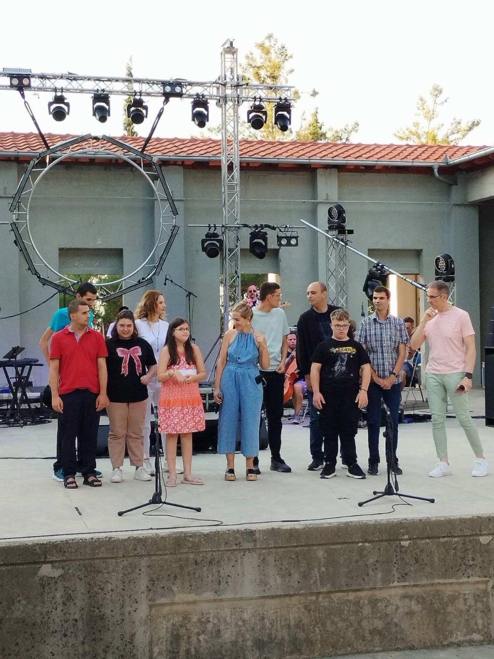 Μια αγκαλιά αγάπης από τη Μποφίλιου στα παιδιά του ΚΔΑΠμεΑ «ΒΗΜΑΤΑ ΜΑΖΙ»