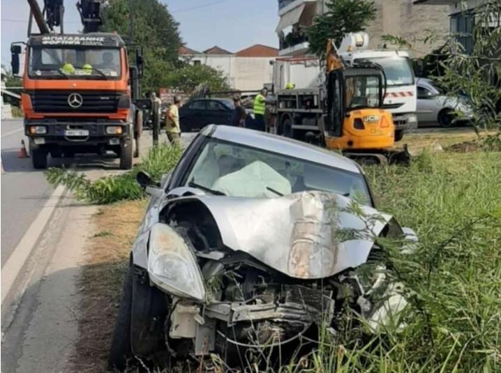 Βγήκε από τον δρόμο και έπεσε πάνω σε κολόνα