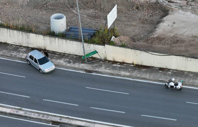 Βγήκε από την πορεία του και προσέκρουσε σε πινακίδα