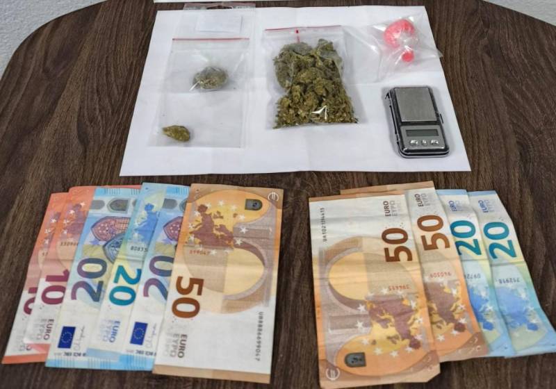 Σύλληψη τριών ατόμων για διακίνηση ναρκωτικών στην Ημαθία – Εντοπίστηκαν κοκαΐνη, κάνναβη και κάμερα παρακολούθησης