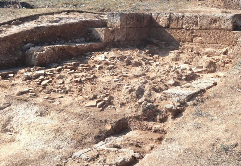 Ολοκληρώθηκε η πρώτη φάση της έρευνας στο βασιλικό γυμνάσιο της Μίεζας – Νέα ευρήματα φωτίζουν τη μακεδονική αρχιτεκτονική