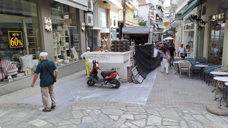Ένταση στην αγορά της Βέροιας με αφορμή ξεφόρτωμα υλικών