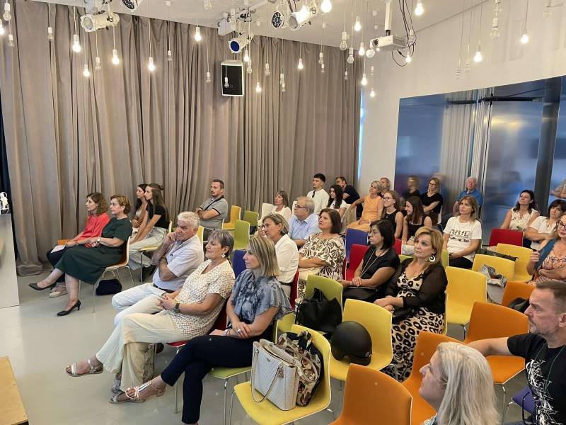 Το 3ο ΓΕ.Λ. Βέροιας στη Δημόσια Βιβλιοθήκη: Παρουσίαση Προγραμμάτων και Ευρωπαϊκών Συνεργασιών