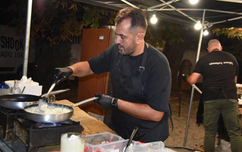 Μελωδίες, γεύσεις και κρασί στην πρεμιέρα του Naoussa Street Food Festival 2025 – Wine Edition