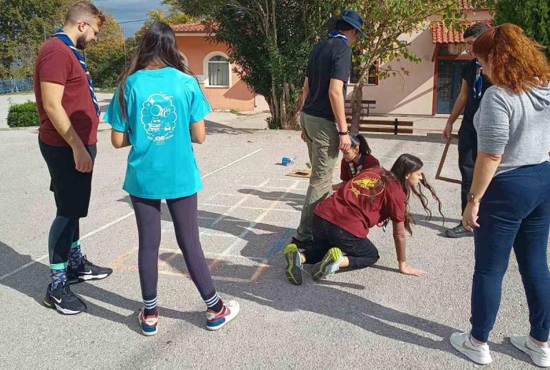 Χρώμα και χαρά στην αυλή του σχολείου – Μαθητές, γονείς και πρόσκοποι ένωσαν δυνάμεις στο Δημοτικό Σχολείο Αγίας Βαρβάρας
