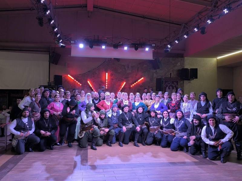 Ετήσιος Χορός & 70 Χρόνια Εύξεινος Λέσχη Βέροιας: Μια Ονειρική Επετειακή Βραδιά Παράδοσης