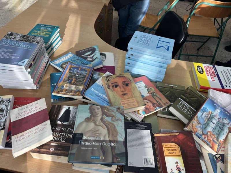4ο ΓΕΛ Βέροιας – Εμπλουτισμός της σχολικής βιβλιοθήκης με 100 νέα βιβλία από τη Δημόσια Βιβλιοθήκη