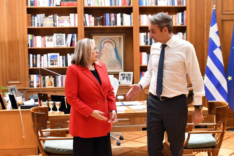Συνάντηση εργασίας της Βουλευτή Στέλλας Αραμπατζή με τον Πρωθυπουργό