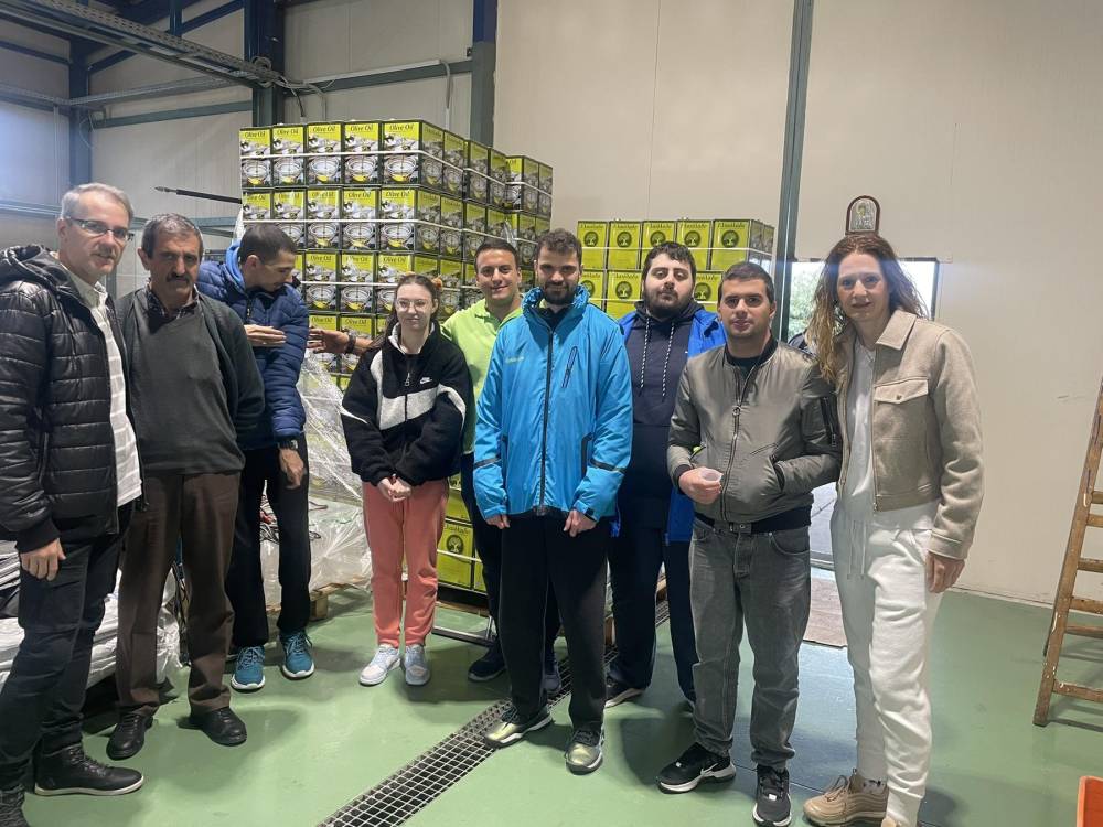 Εποικοδομητική επίσκεψη του ΚΔΑΠ ΜΕΑ «Βήματα Μαζί» στο Ελαιοτριβείο Νταμπώσης