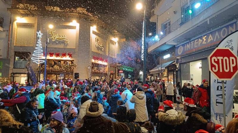 Με μεγάλη συμμετοχή το 1st Naoussa Santa Parade στη Νάουσα