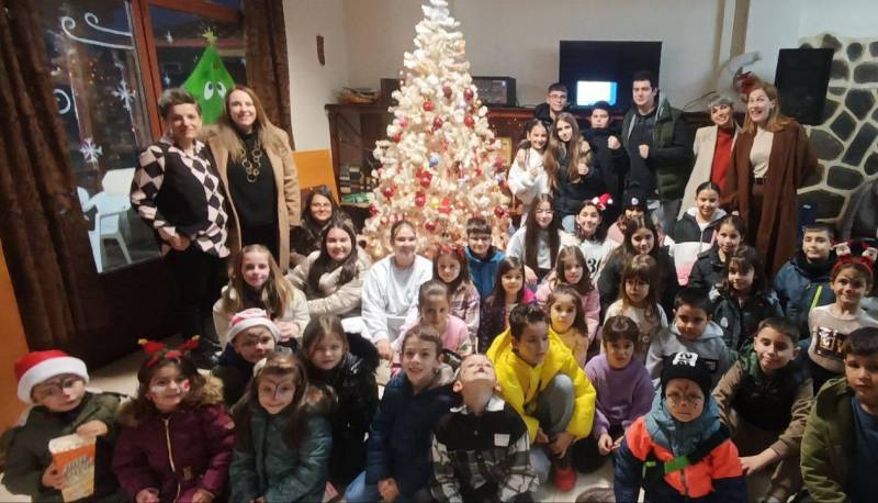 Χριστουγεννιάτικη γιορτή γεμάτη χαρά και θαλπωρή στην Μίεζα Κοπανού