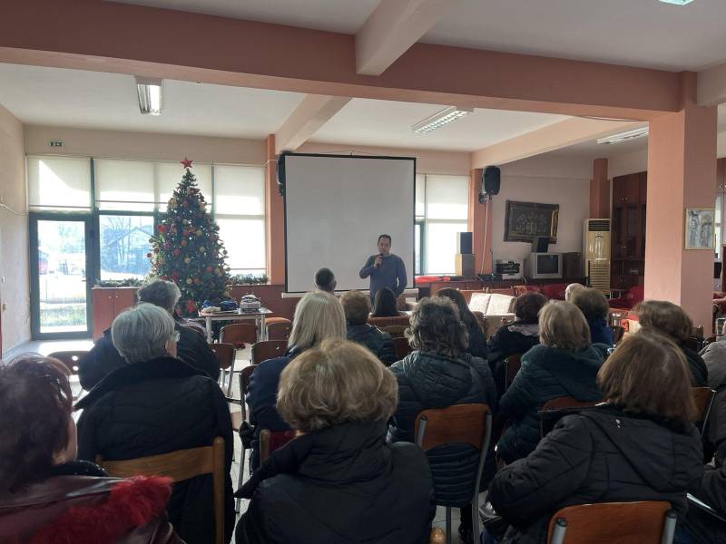 Ενημέρωση ηλικιωμένων στο ΚΑΠΗ Αλεξάνδρειας από την Αστυνομία για τηλεφωνικές απάτες