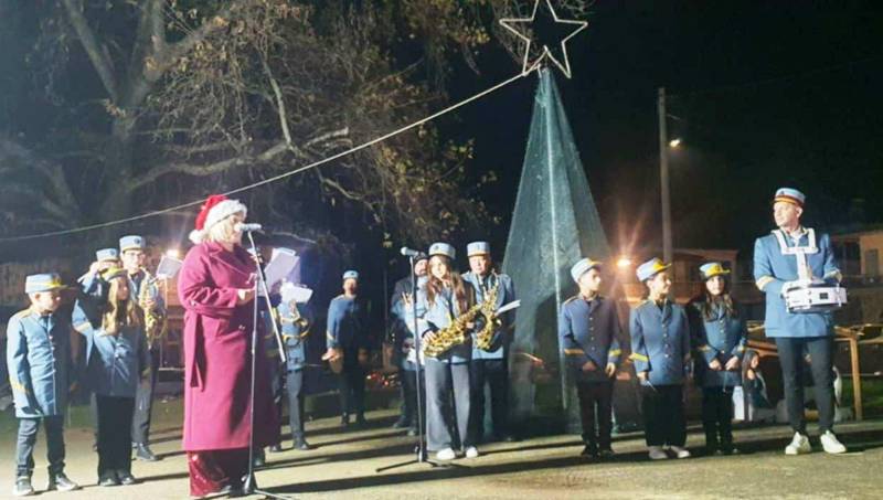 Άναψε το Χριστουγεννιάτικο δένδρο στην Επισκοπή Ναούσης