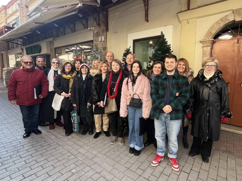 Χριστουγεννιάτικες μελωδίες από τη CANTUS AMNIS στην αγορά της Βέροιας
