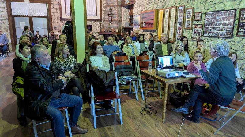 Ολοζώντανες Μαθητικές Εμπειρίες: Από τη Φιλαναγνωσία στα Χριστούγεννα και ένα Ταξίδι στην Αρχαία Ελλάδα
