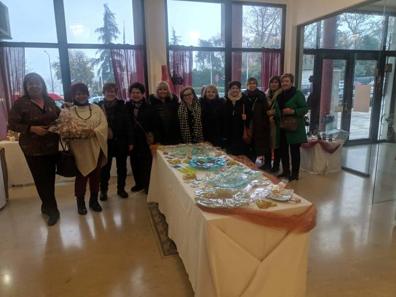 Προσφορά και Δημιουργία στο Χριστουγεννιάτικο Bazaar του Γηροκομείου Νάουσας