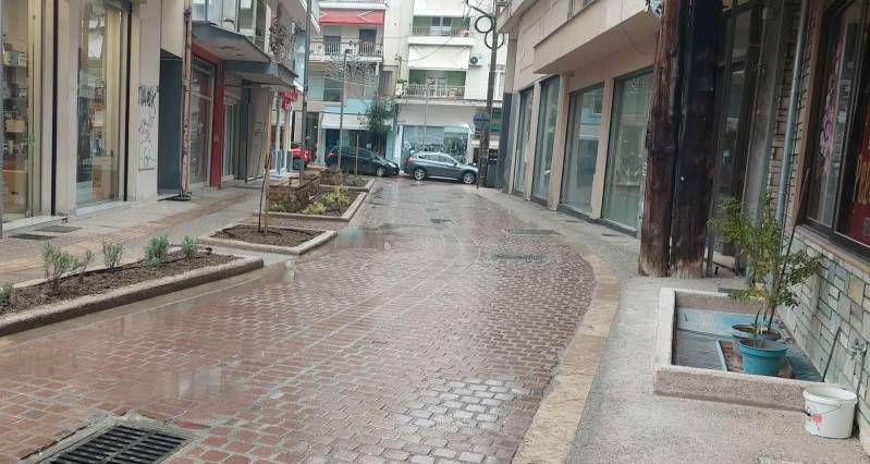 Βέροια: Λιμνάζουν νερά στον νέο πεζόδρομο της Λουτρού