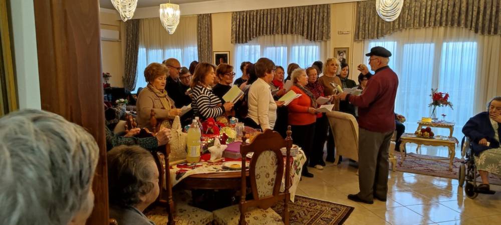 Μικρασιάτικα κάλαντα έψαλε η Χορωδία Μικρασιατών Ημαθίας στο Γηροκομείο Βέροιας