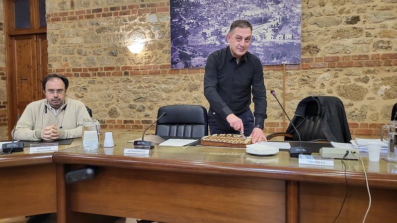 Δημοτικό Συμβούλιο Βέροιας: Κοπή βασιλόπιτας στην πρώτη συνεδρίαση του έτους