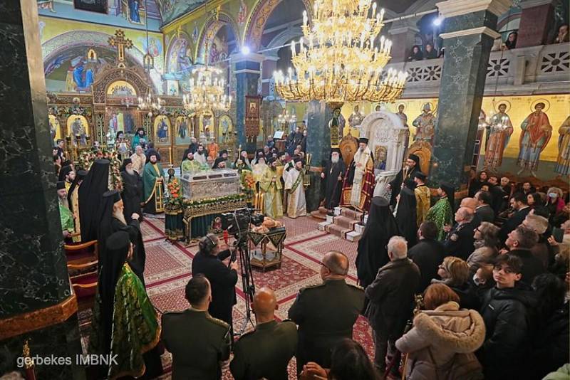 Με Πολυαρχιερατικό Εσπερινό ξεκίνησαν οι εορταστικές εκδηλώσεις στον Άγιο Αντώνιο