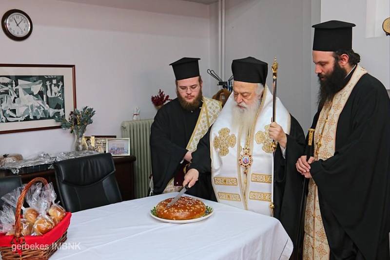 Τις βασιλόπιτες στις Διευθύνσεις Πρωτοβάθμιας και Δευτεροβάθμιας Εκπαίδευσης Ημαθίας ευλόγησε ο Μητροπολίτης