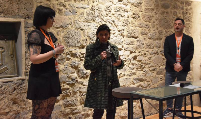 Σημαντική η κοινωνική προσφορά του Artville – Δωρεά απινιδωτών σε σχολεία και δημοτικές εγκαταστάσεις της Νάουσας