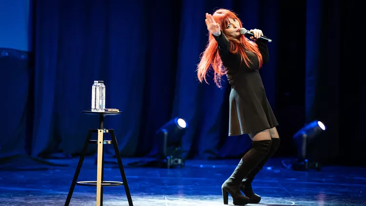 Stand up comedy στη Βέροια με τη Χρύσα Κατσαρίνη και το «ΚΑΙ ΤΙ ΕΛΕΓΑ;»