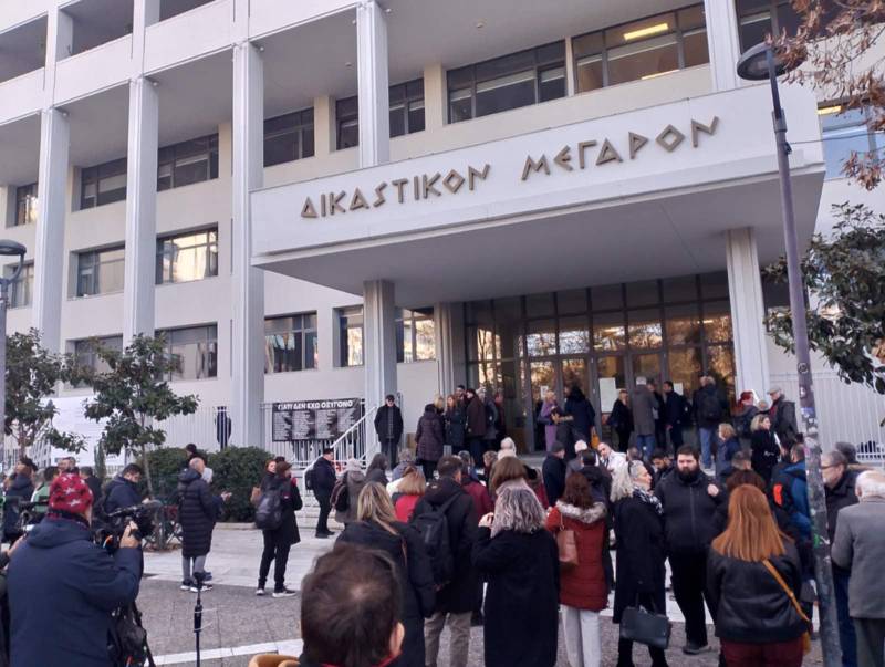 Πολίτες από τη Βέροια στο πλευρό των συγγενών των θυμάτων των Τεμπών