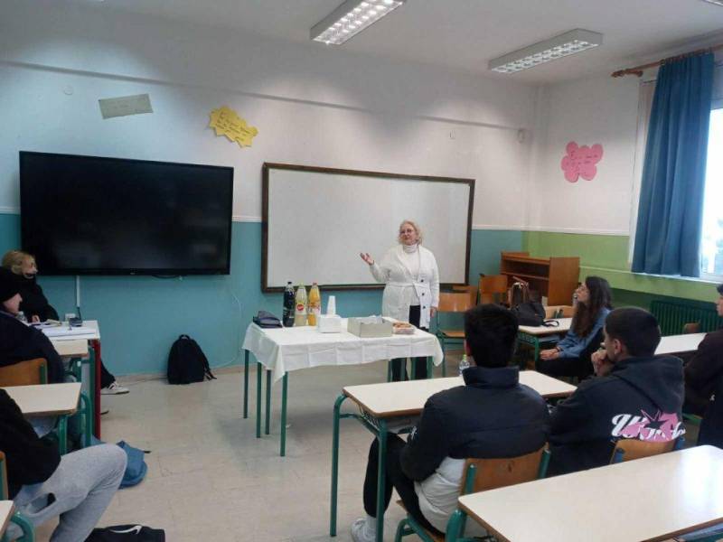 Μια ξεχωριστή πνευματική συνάντηση στο 1ο ΓΕΛ Βέροιας: η τέχνη του Χαϊκού στην τάξη