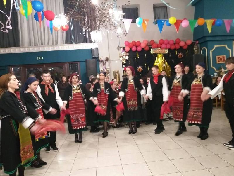 Μεγάλη συμμετοχή και έντονο παραδοσιακό χρώμα στον ετήσιο χορό του Συλλόγου Θρακιωτών Μελίκης