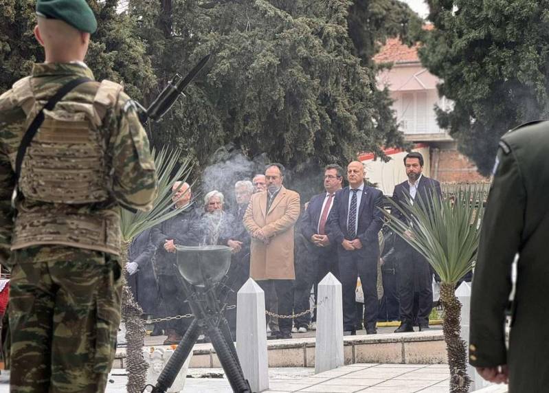 Τρισάγιο μνήμης στο Στρατιωτικό Νεκροταφείο Βέροιας
