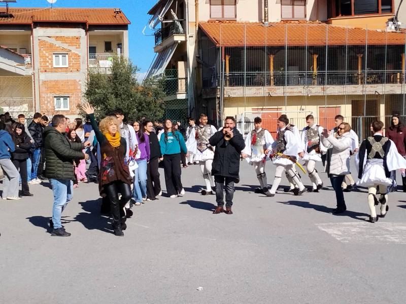 Οι «Γενίτσαροι και Μπούλες» στο 2ο ΓΕΛ Νάουσας