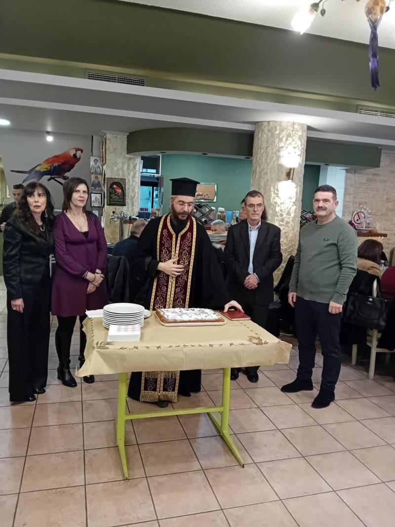 Με κέφι, μουσική και συγκίνηση ο ετήσιος χορός και η κοπή βασιλόπιτας των ΚΑΠΗ