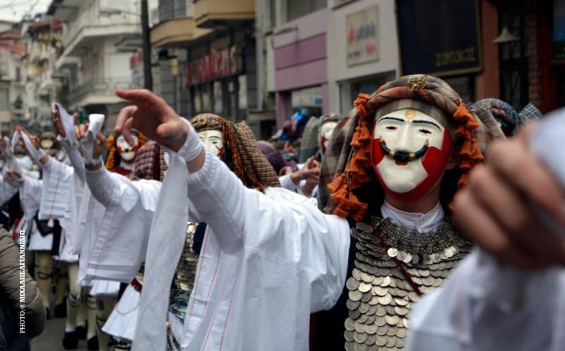 Κορυφώνεται η Αποκριά της Νάουσας με το μοναδικό δρώμενο «Γενίτσαροι και Μπούλες»