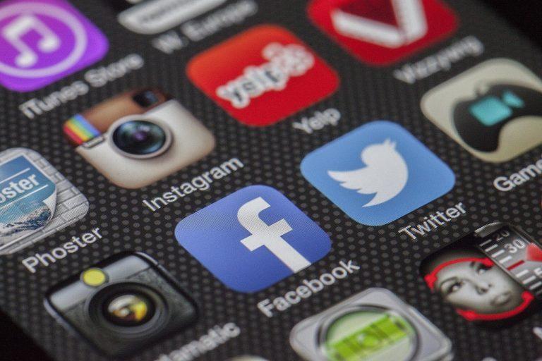 Προς απαγόρευση στην Ελλάδα τα social media για παιδιά κάτω των 15 ετών