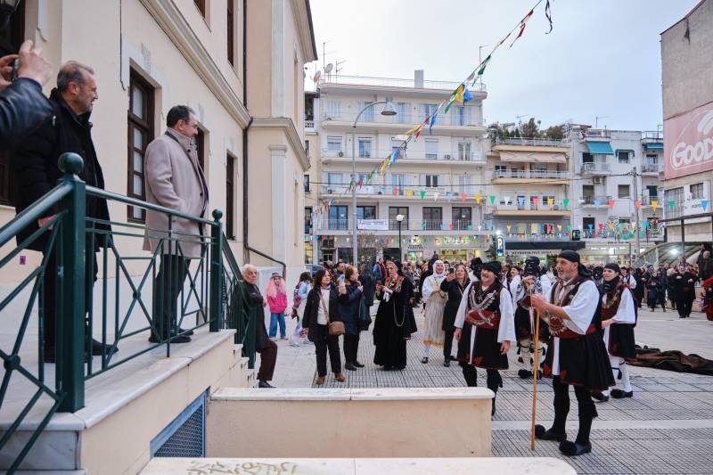 Βέροια: Ο Σύλλογος Βλάχων αναβίωσε το έθιμο των Καπεταναίων και άνοιξε την Αποκριά
